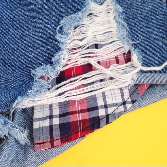 High Waisted Jean Shorts Size 29. - Picture 3 of 5